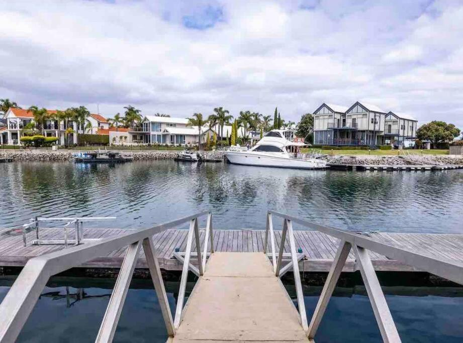 The Blacklighters-Waterfront Retreat Port Lincoln Exterior photo