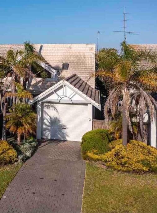 The Blacklighters-Waterfront Retreat Port Lincoln Exterior photo